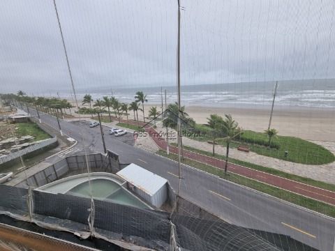 Apartamento de 3 Dormitórios suíte na Vila Caiçara em Praia Grande - SP