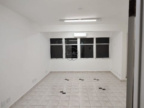 EXCELENTE SALA COMERCIAL NO CORAÇÃO DO GONZAGA