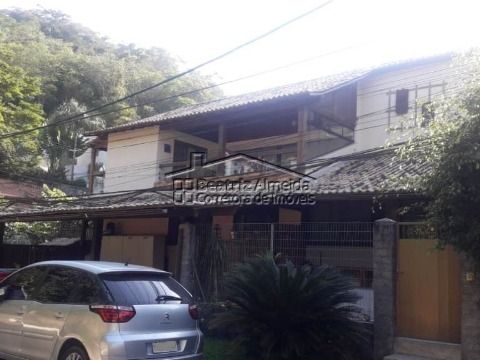 Casa duplex em condomínio de 6 quartos, sendo 2 suítes, em Itaipu - Niterói