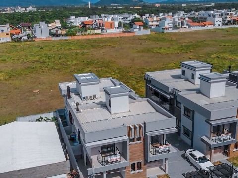 CASA ALTO PADRÃO NO CAMPECHE COM ESCRITURA PÚBLICA - ACEITA FINANCIAMENTO  com 142,00 m²