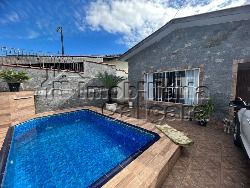 Casa com piscina - Maracanã Praia Grande/SP