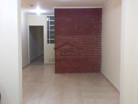 CASA COMERCIAL- 5 AMBIENTES- DEPÓSITO- 90m2