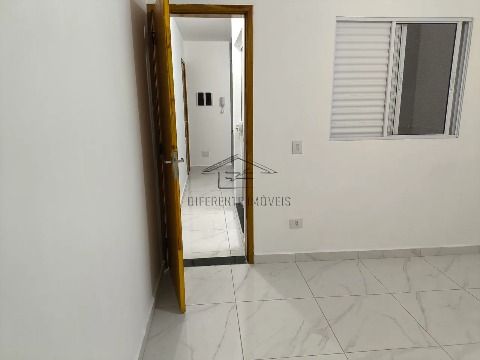 APARTAMENTO 1 DORM COM QUINTAL PROX AO METRO 