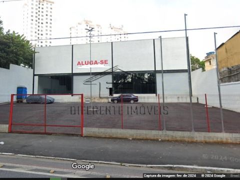 GALPÃO COM 900M² E ESTACIONAMENTO AMPLO 