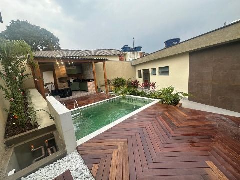 Casa Acabamento Alto Padrão 4 Dormitorios com Piscina