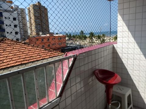 apartamento 01 dormitório reformado com sacada prédio de frente pro mar em Ocean praia grande