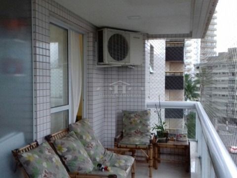 apartamento 02 dormitórios com sacada gourmet  sem mobília no centro do Caiçara Praia Grande