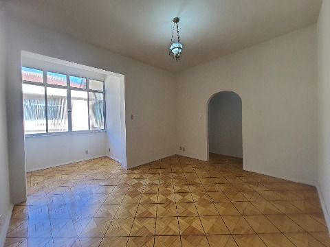 EXCELENTE APARTAMENTO DE TRÊS QUARTO, SALA, COZINHA E BANHEIRO PARA ALUGAR NA TIJUCA