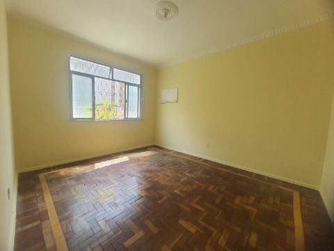 Apartamento de três quartos para alugar na Rua Paulo Silva Araújo 175 / 201