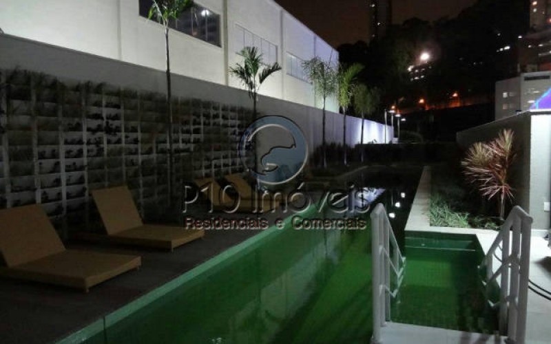 17-piscina noite