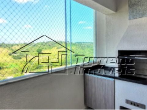 Apartamento com varanda gourmet, 2 vagas de garagem cobertas!