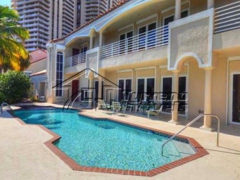 Casa em Condominio em Aventura - Miami