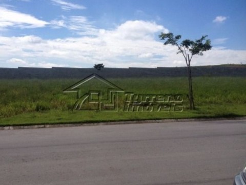 Terreno plano, condomínio fechado - Urbanova