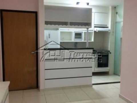 Apartamento com 1 dormitório. Frenta à praça