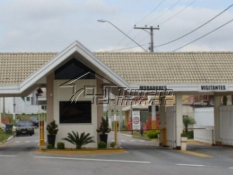 Linda casa, projeto em obra - em condomínio fechado - Urbanova