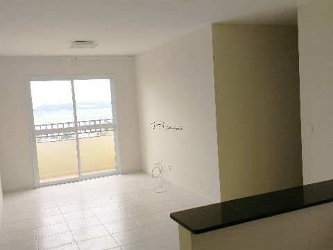 Apartamento com 2 dormitórios, sacada, 1 vaga no Urbanova