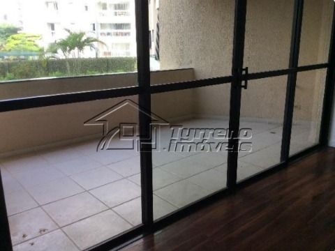 Apartamento com 4 dormitórios, varanda e 3 vagas na Vila Ema