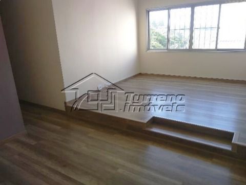 Apartamento reformado com 2 dormitórios na Vila Adyana