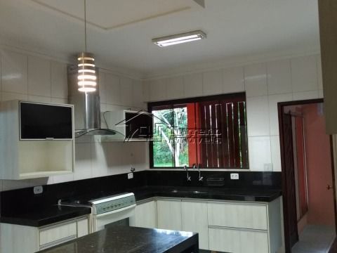 Casa térrea no Condomínio Esplanada do Sol com 3 dormitórios, piscina e 6 vagas