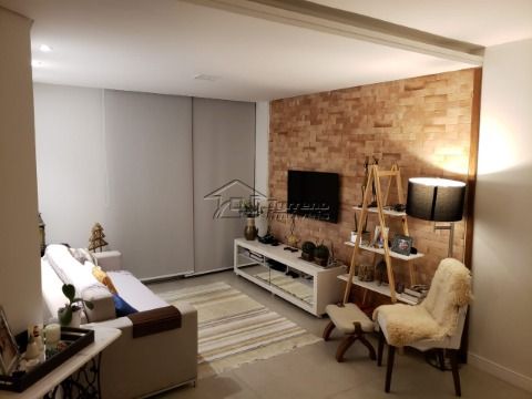 Apartamento 3 dormitórios, sacada e 2 vagas no Jardim Maringá