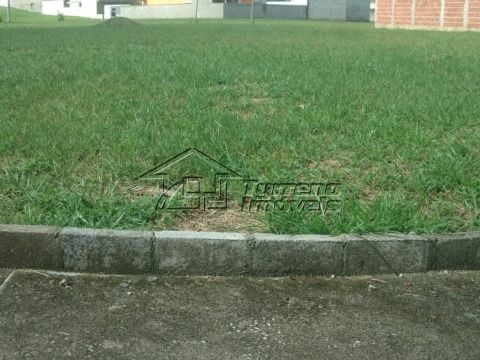 Terreno plano, de esquina em condomínio fechado no Urbanova