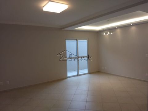 Casa térrea com terreno de 250m² no Jardim das Indústrias