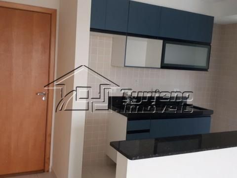 Apartamento com 1 suíte. Estuda permuta com terreno no Urbanova 