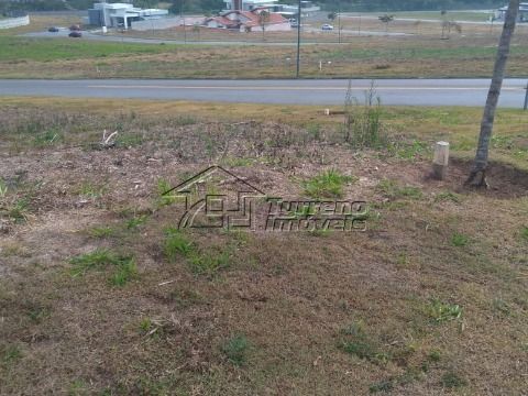 Terreno de esquina em condominio fechado