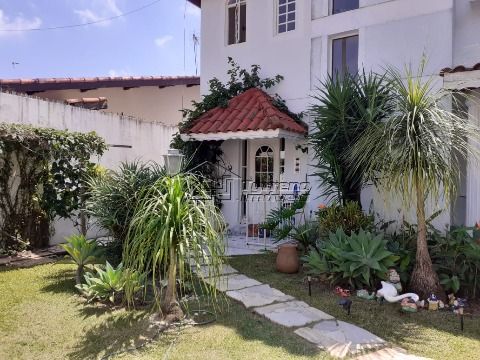 Belíssima casa sobrado com piscina e 4 suítes 