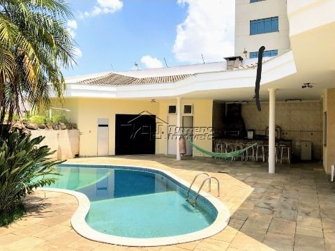 Casa em condomínio no Jd. Aquarius com piscina e 4 dormitórios 