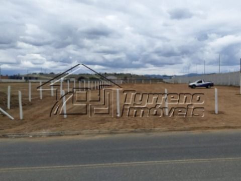 Terreno com 2.200m² marginal da Dutra em Caçapava 