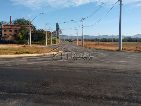 Terreno plano, pronto para construir seu futuro lar! 